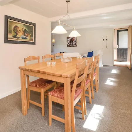Feriehus Three-bedroom Holiday In