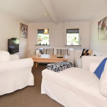 Feriehus Three-bedroom Holiday In